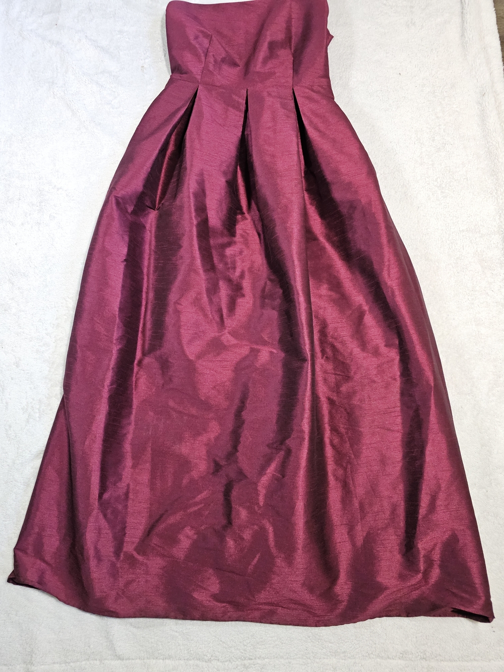Lula Kate Charleston One-Shoulder Burgundy Evening Gown. - Picture 2 of 7
